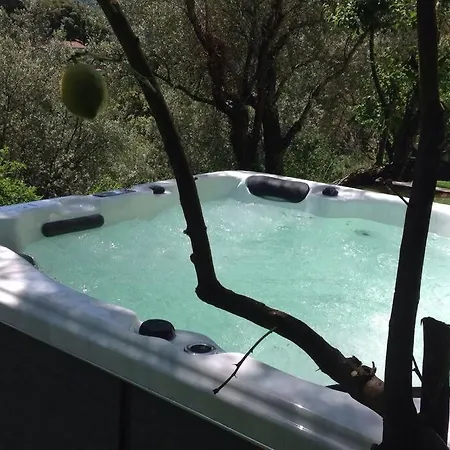 Little Azzedda maison corse pour 2 avec hammam et jacuzzi Chalet *